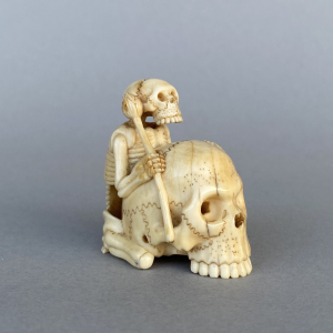 Skelett und Totenschädel
